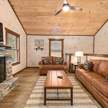 Luxury 3-Br Cabin Minutes From Parkway With Game Room And Hot Tub Pigeon Forge Dış mekan fotoğraf