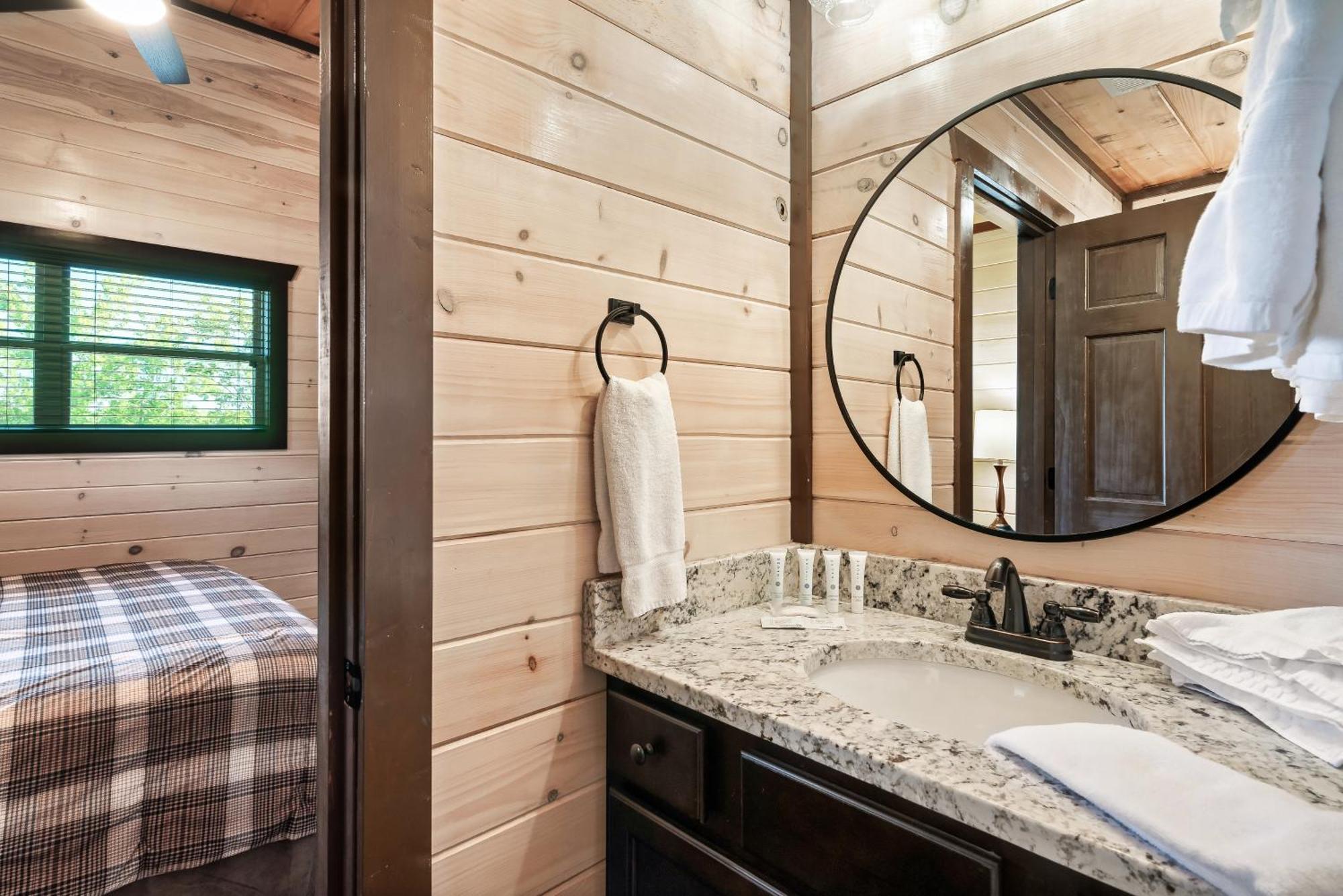 Luxury 3-Br Cabin Minutes From Parkway With Game Room And Hot Tub Pigeon Forge Dış mekan fotoğraf