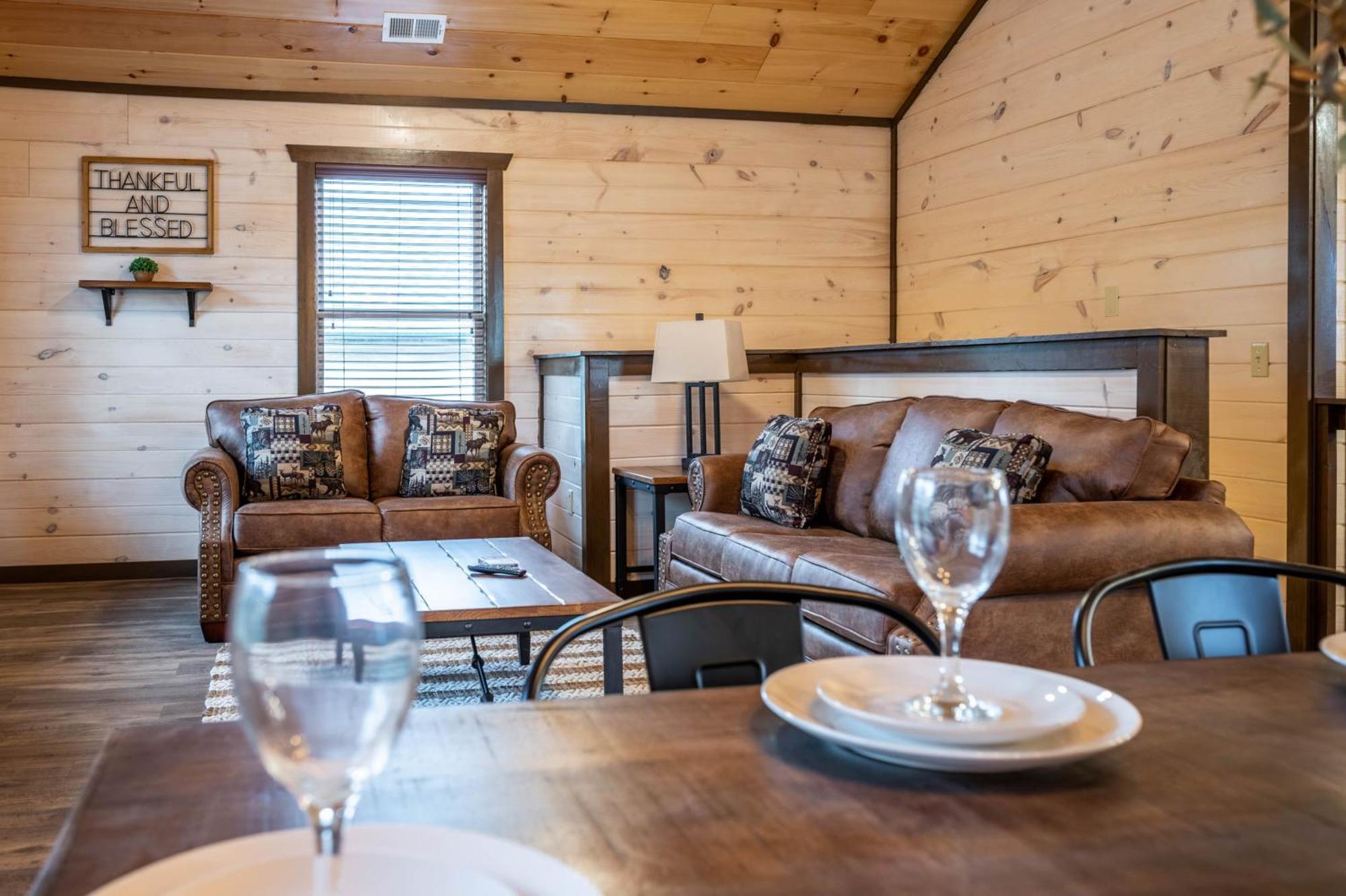 Luxury 3-Br Cabin Minutes From Parkway With Game Room And Hot Tub Pigeon Forge Dış mekan fotoğraf