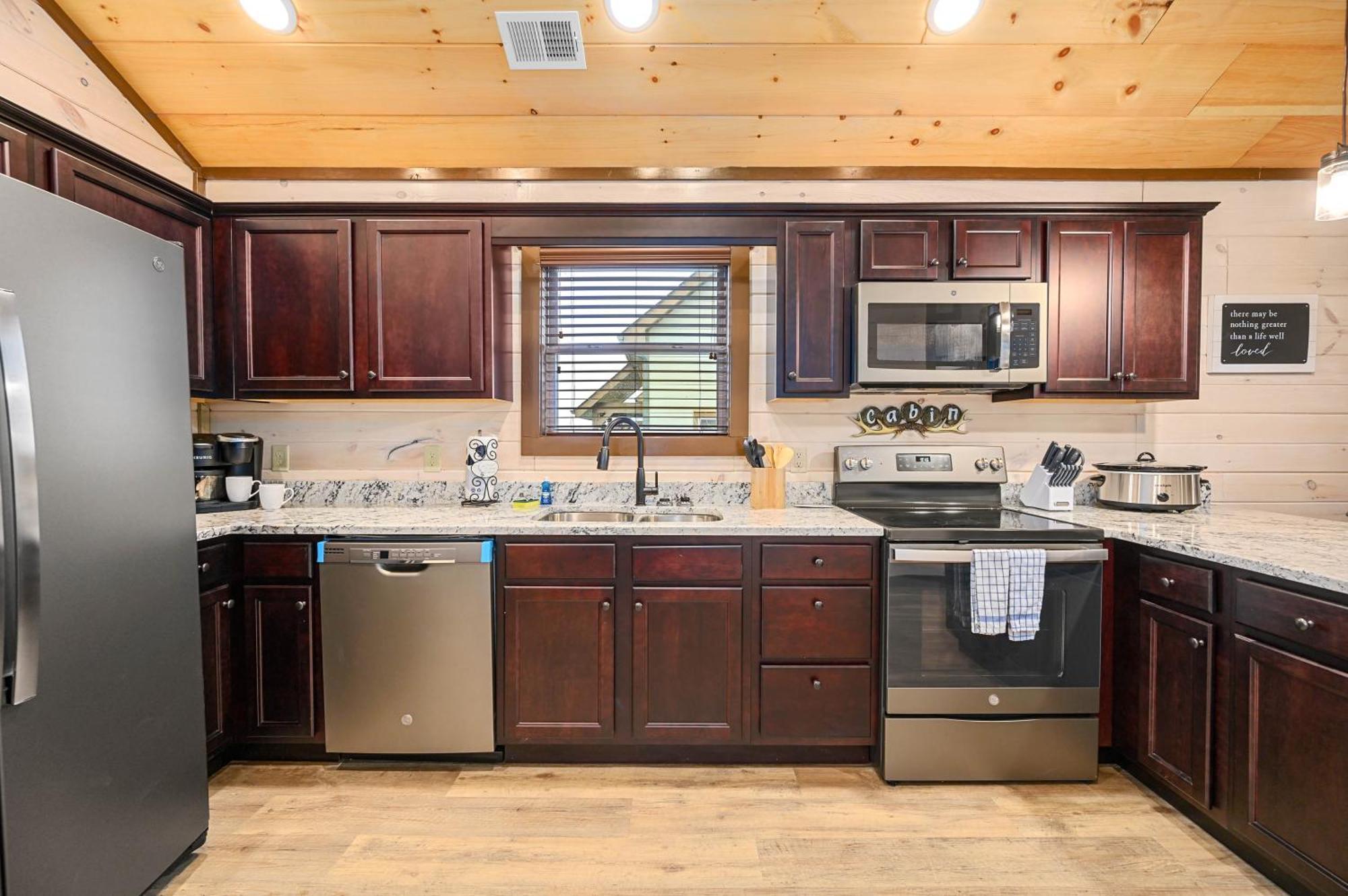 Luxury 3-Br Cabin Minutes From Parkway With Game Room And Hot Tub Pigeon Forge Dış mekan fotoğraf