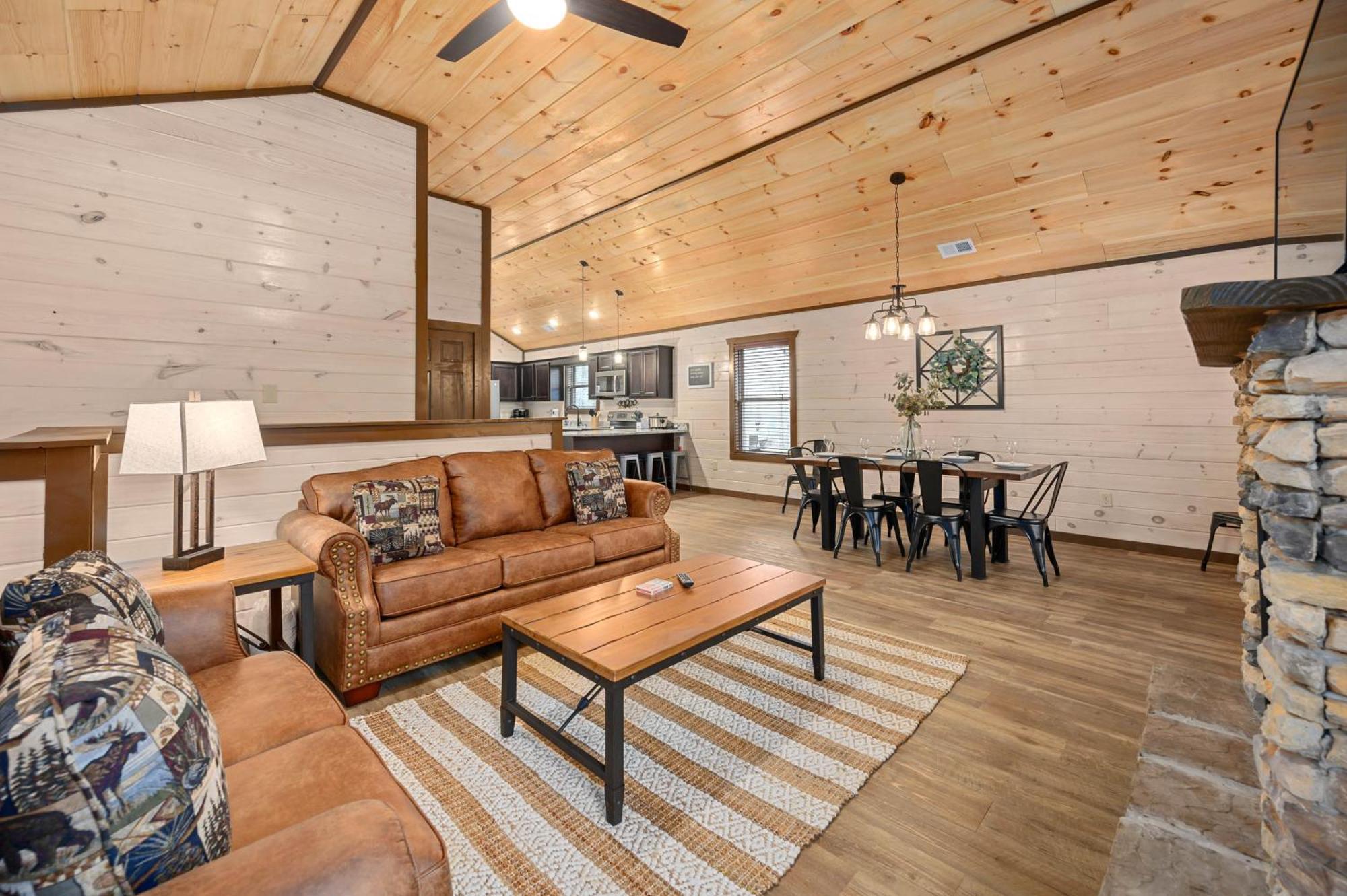 Luxury 3-Br Cabin Minutes From Parkway With Game Room And Hot Tub Pigeon Forge Dış mekan fotoğraf