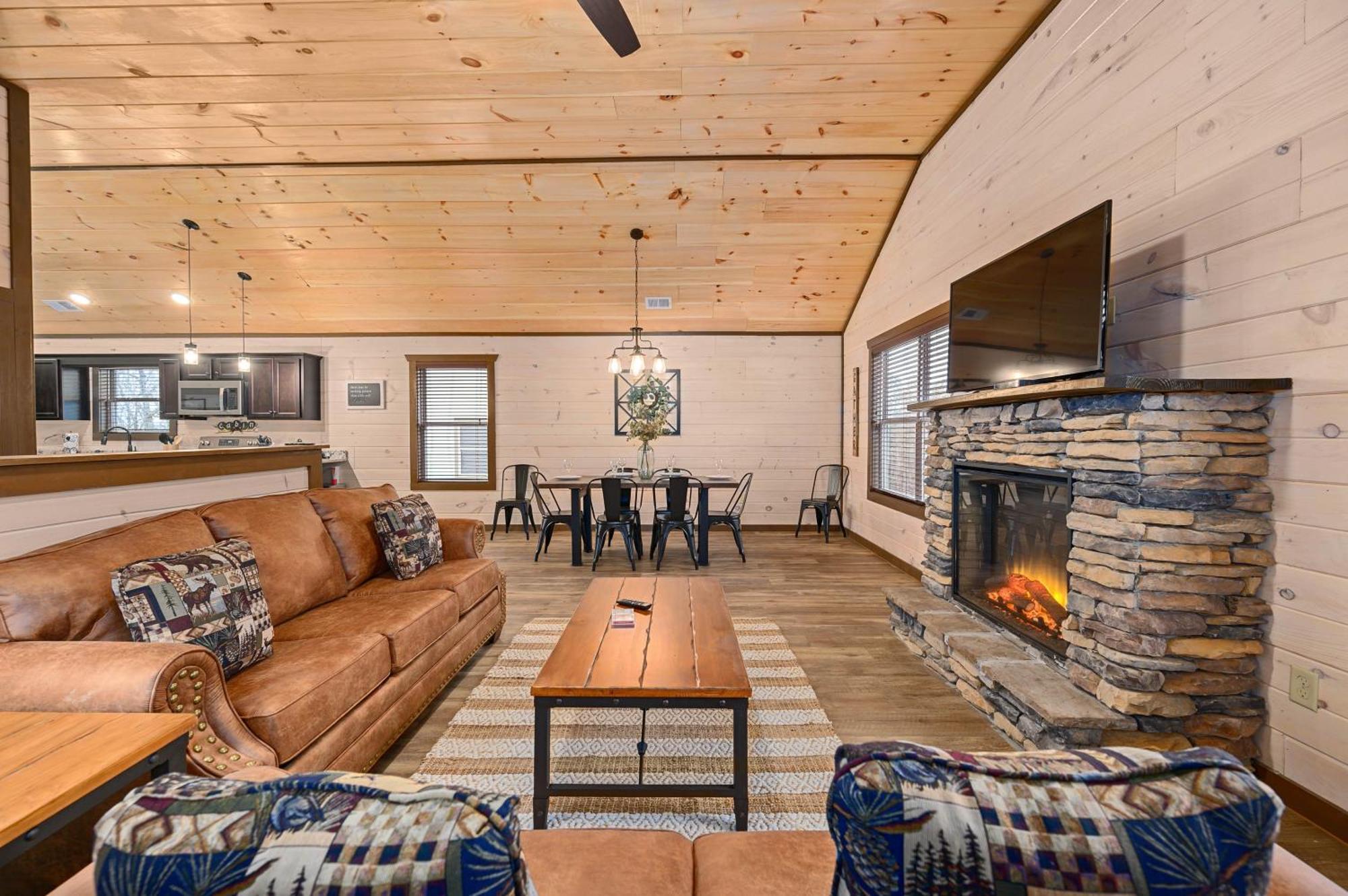 Luxury 3-Br Cabin Minutes From Parkway With Game Room And Hot Tub Pigeon Forge Dış mekan fotoğraf