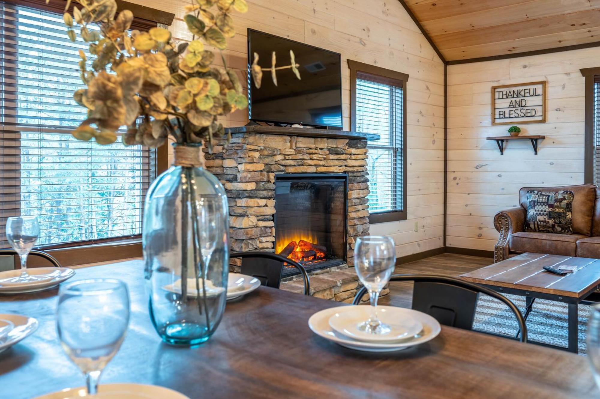 Luxury 3-Br Cabin Minutes From Parkway With Game Room And Hot Tub Pigeon Forge Dış mekan fotoğraf