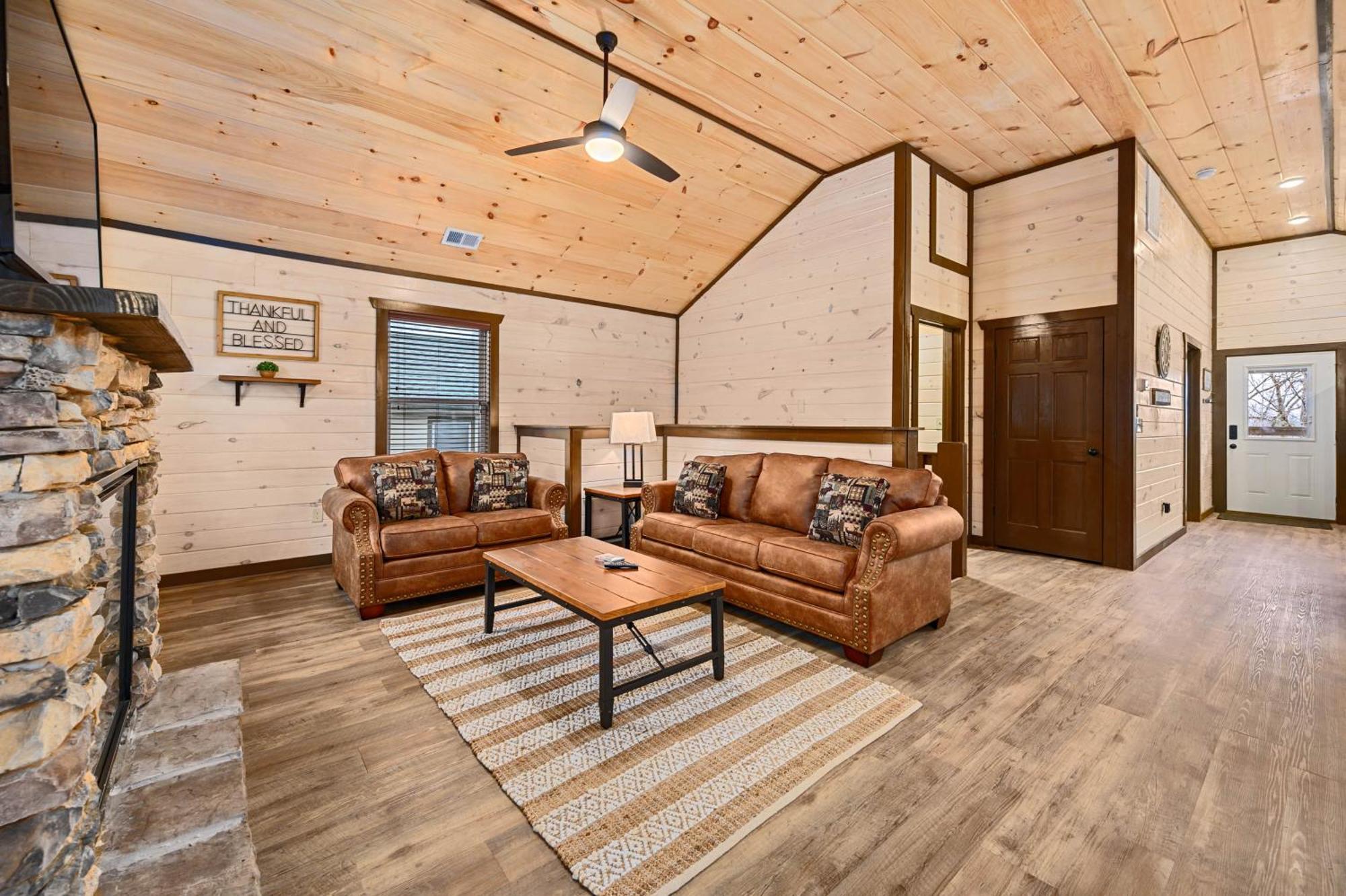 Luxury 3-Br Cabin Minutes From Parkway With Game Room And Hot Tub Pigeon Forge Dış mekan fotoğraf