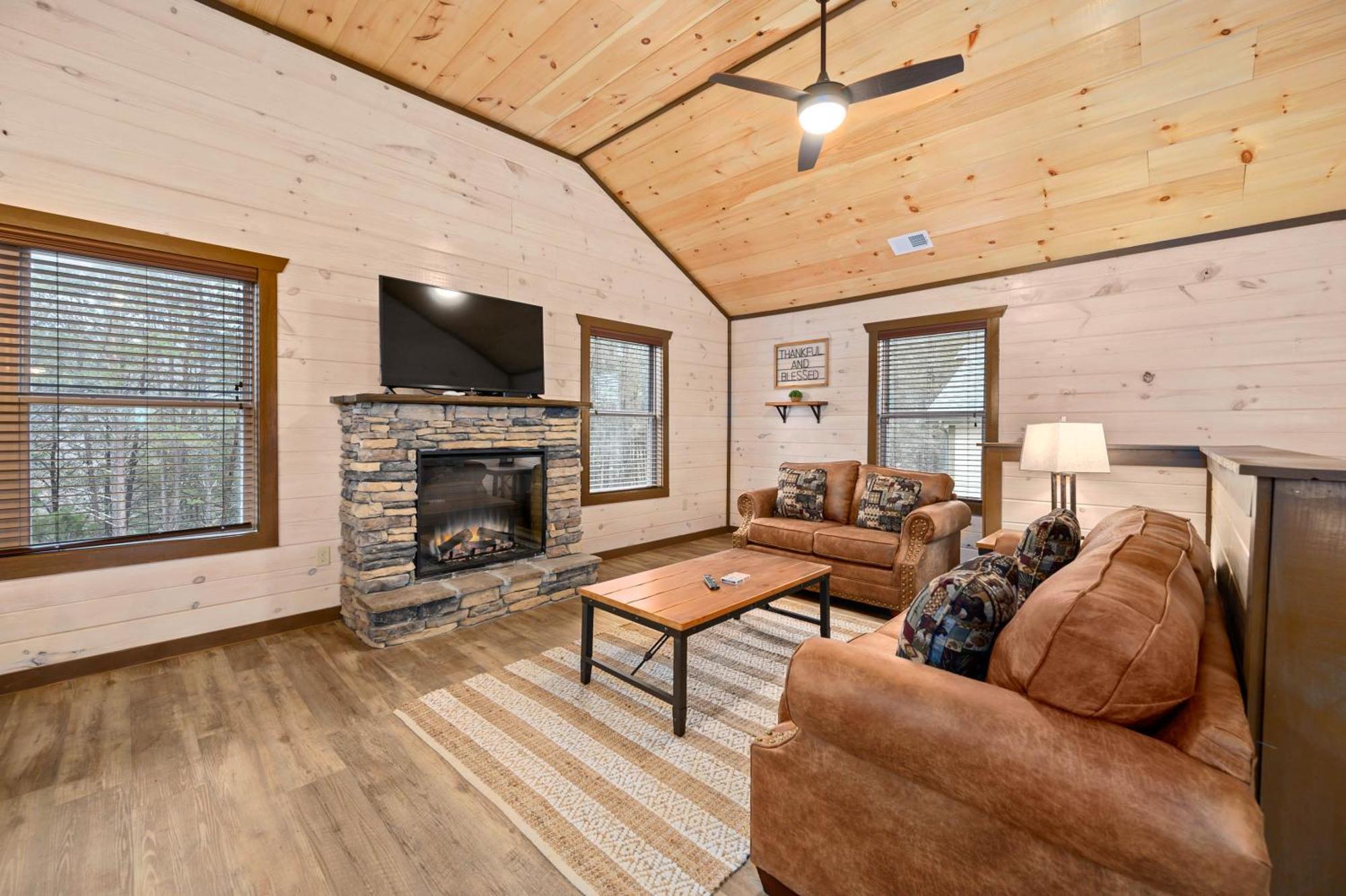 Luxury 3-Br Cabin Minutes From Parkway With Game Room And Hot Tub Pigeon Forge Dış mekan fotoğraf